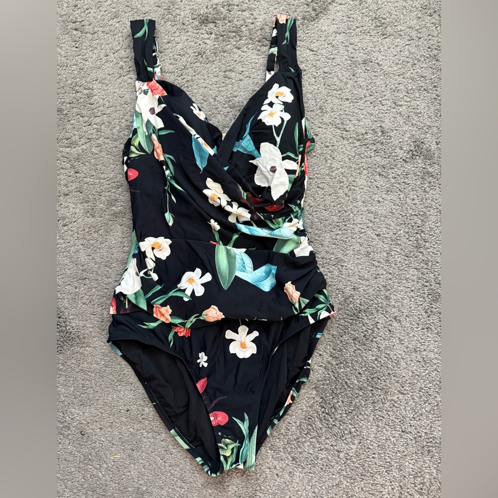 Women’s Jantzen black Floral One-Piece Swimsuit